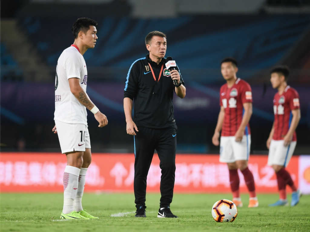 荒唐!乌迪内斯前锋争抢点球破门,却惨遭教练换下场 荒唐!乌迪内斯前锋争抢点球破门,却惨遭教练换下场